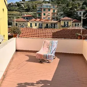 https://cheerful-bedroom-in-a-cosy-art-house.hotelitalianriviera.com