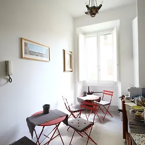 https://larchitetto.it-romehotels.com